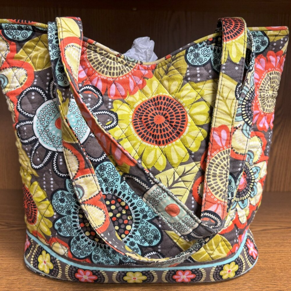 Vera Bradley Quilted Shoulder Bag. Older Pattern, Excellent Condition - Picture 3 of 9